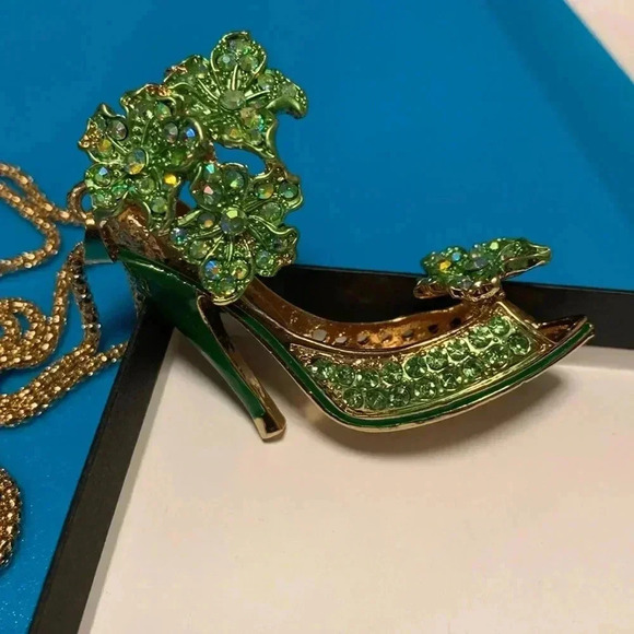 BETSEY JOHNSON Stiletto Shoe Necklace, NWT. - Picture 2 of 4